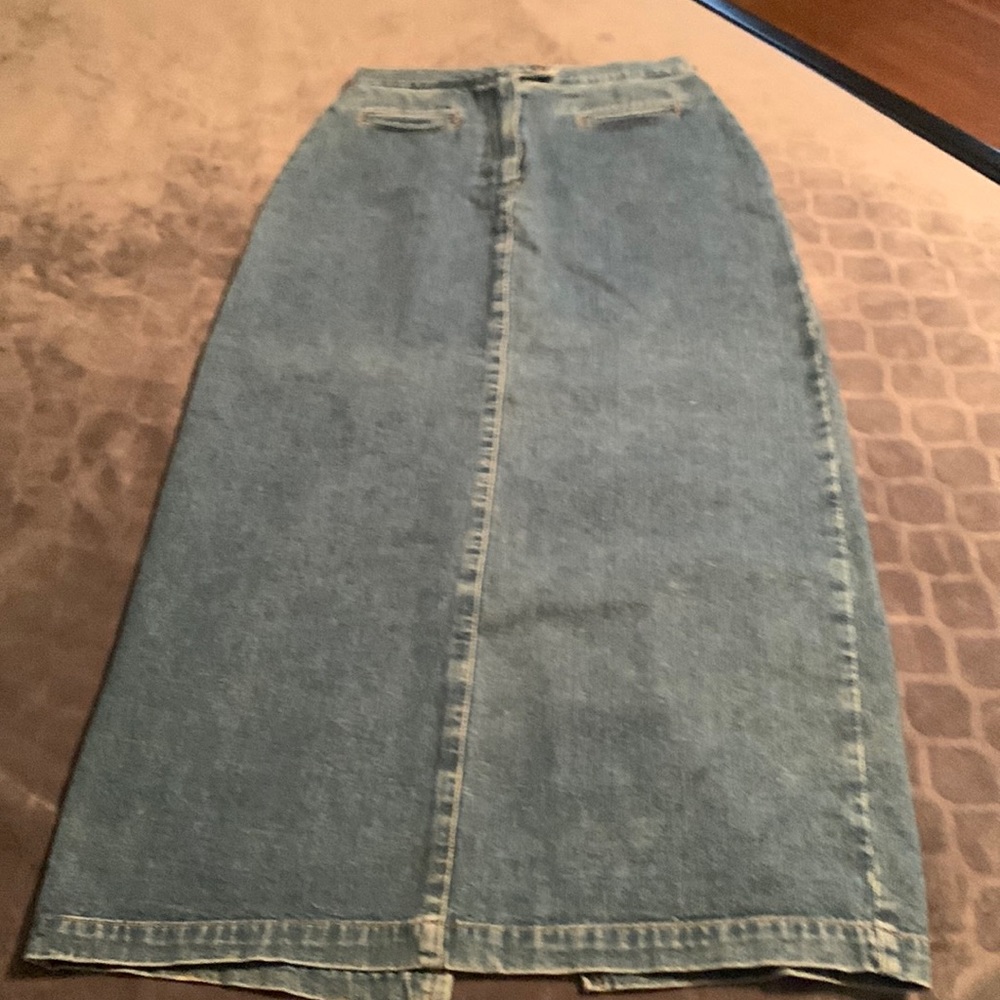 Vintage Guess MIDI skirt